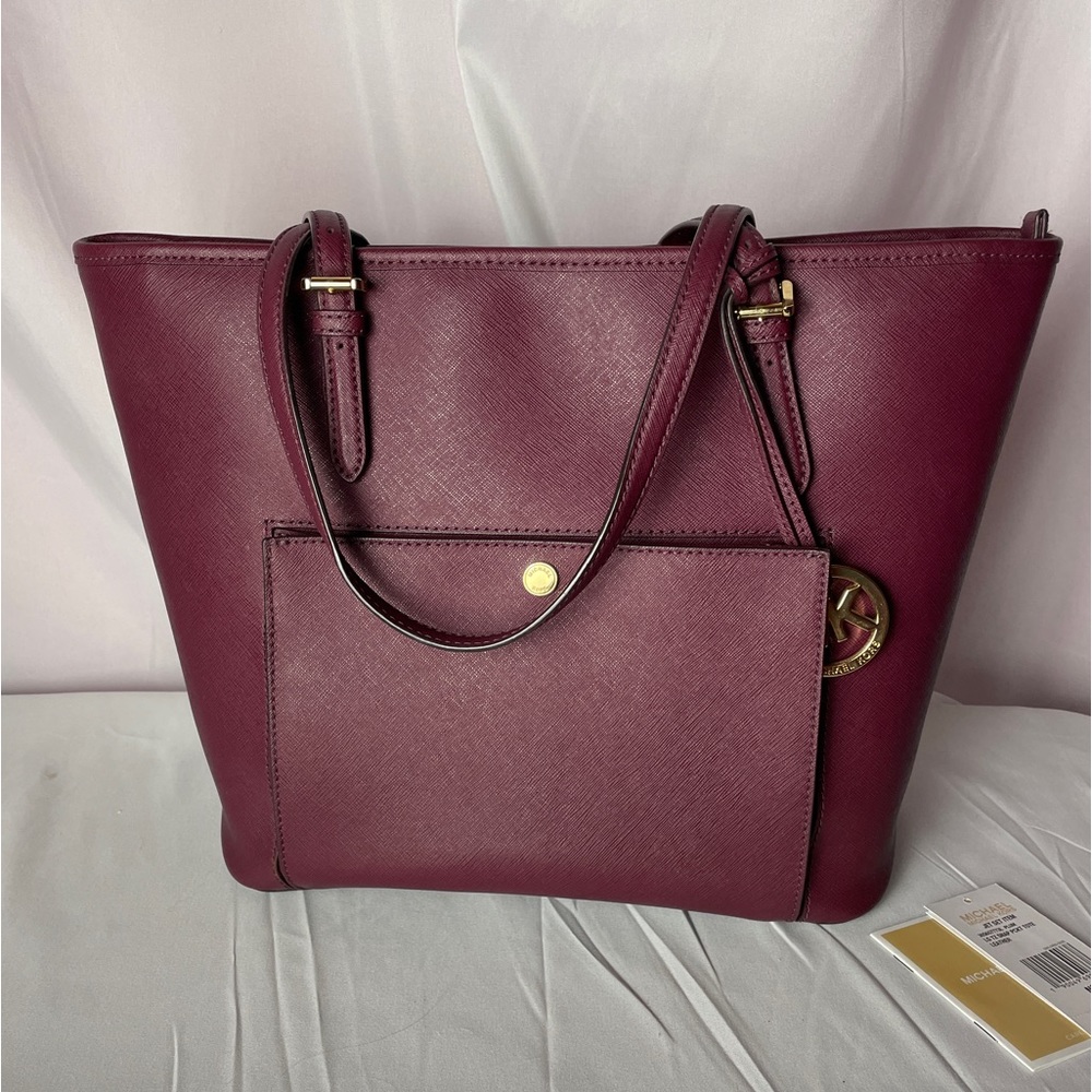 Michael Kors Lg Tz Snap Pocket Tote in Plum